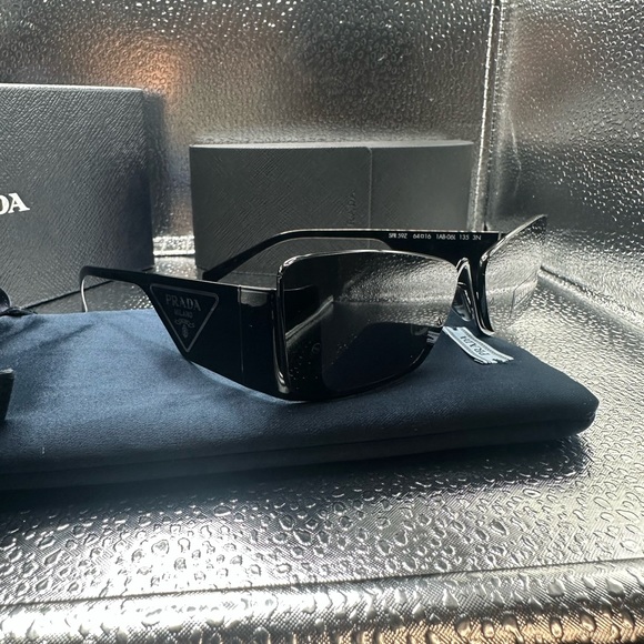 New PRADA PR 2 Women's Irregular Sunglasses - Black/Gray - Picture 6 of 9